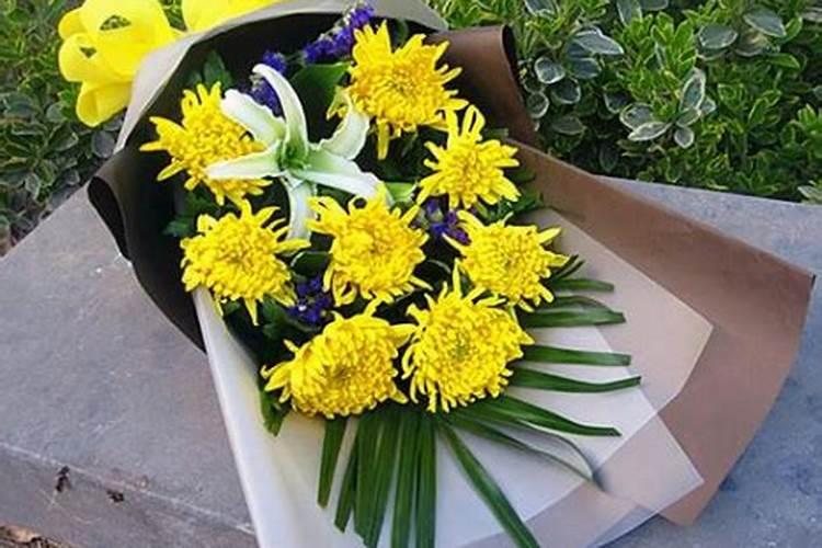 寒衣节祭奠先人选择什么鲜花 寒衣节烧寒衣可以烧真衣服吗
