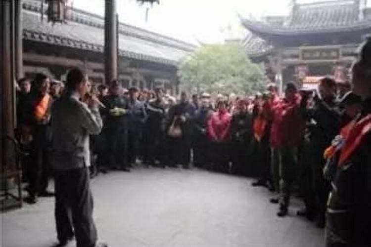 梦见棺材板是什么意思
