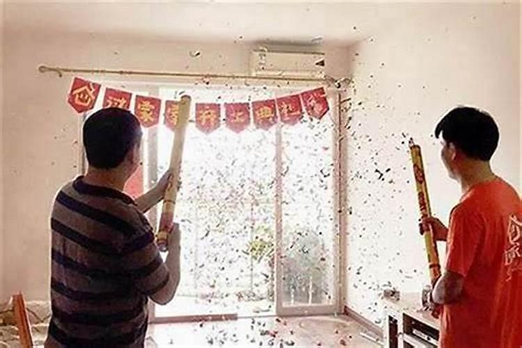做梦梦见追着自己的妈妈跑结果他从楼摔上下来了没事？