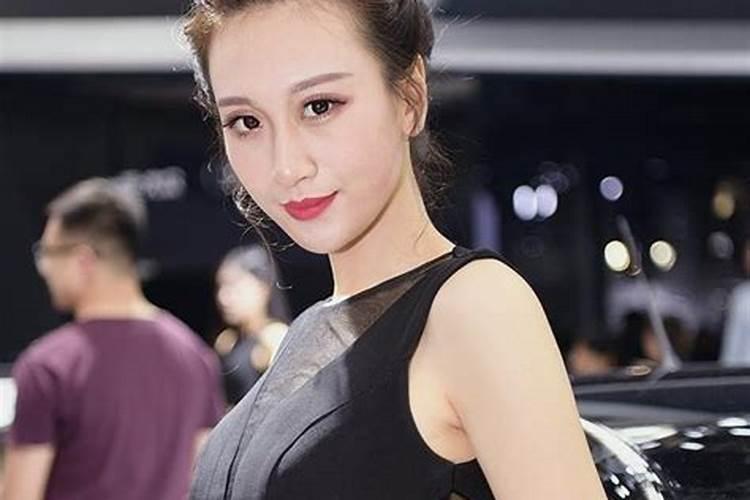 梦见哥哥吐血躺在自己怀里死了的预兆
