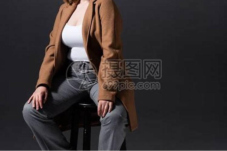 如何防身边的小人呢？