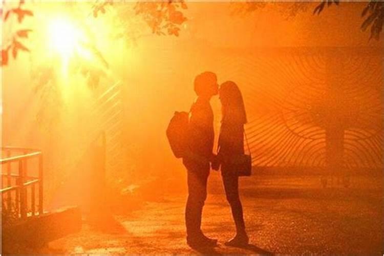 梦见男朋友跟别的女人一起是什么意思？