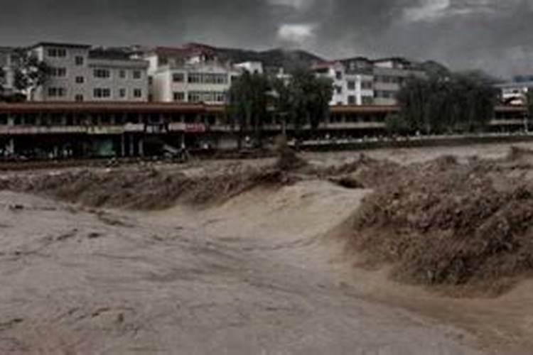 梦见老家发洪水