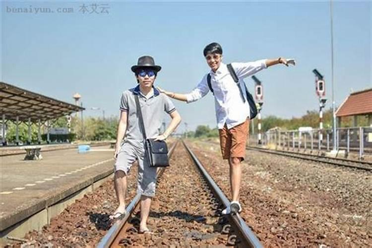算命的说我们相克,他妈妈立刻翻脸不同意婚事,我要放弃么？