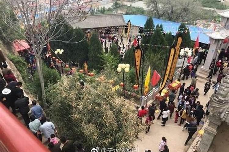 女人梦到手机掉厕所里