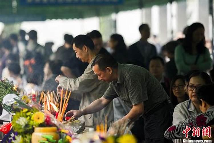 ...然后突然有一天他复活了让他回来做一件事,我想知道这