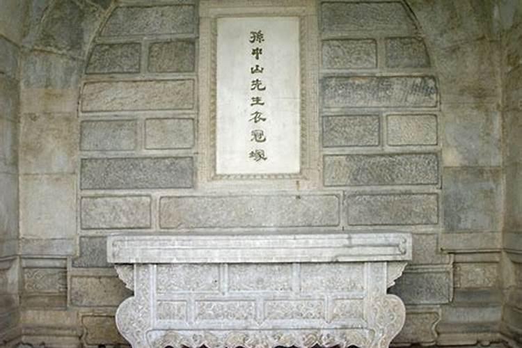 家里有个关公,我也不是太懂,每天都要上香还是到初一十五？