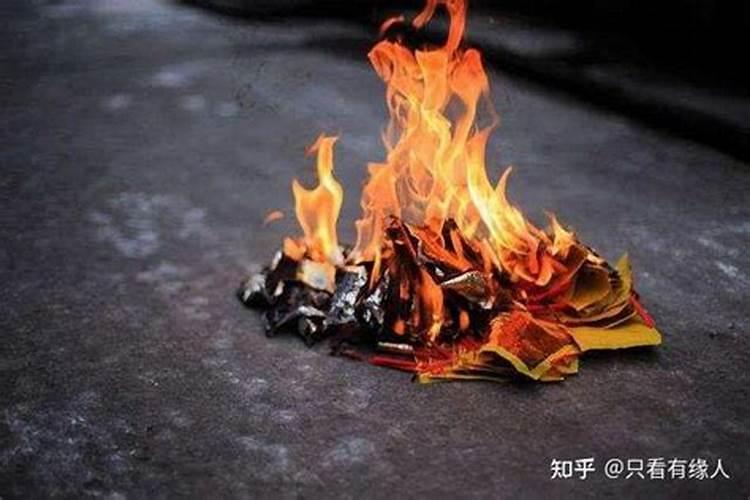 分手很久突然梦到前任