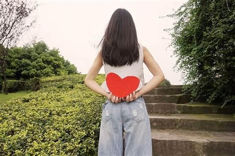 梦见小女孩追我