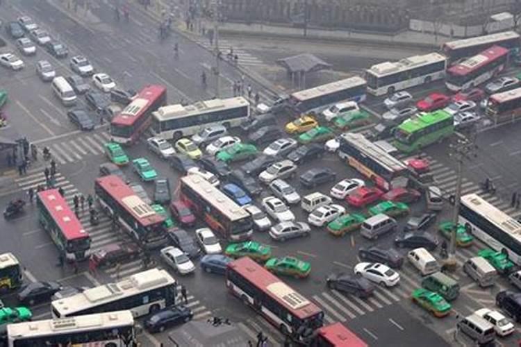 梦见回家的路被堵