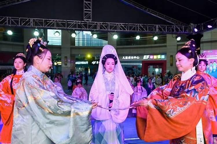 女人梦见被蛇咬没出血什么意思