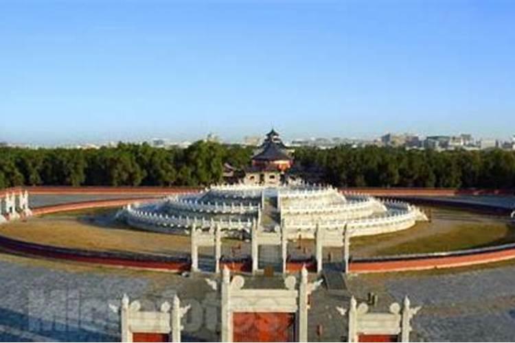 梦见自己的衣服被别人穿着是什么意思
