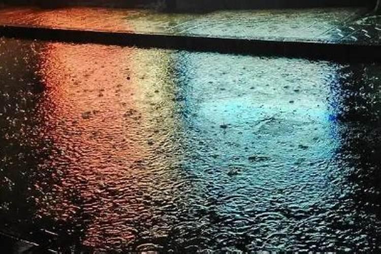 中元节赶上下雨能上坟吗中元节赶上下雨可以上坟的吗