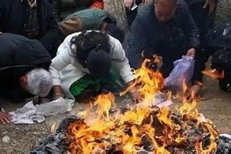 亲人去世,亲人请道士开铃,做法事,念得什么,而且念得很快