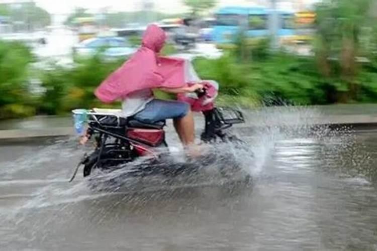 梦见下雨骑电动车的预兆