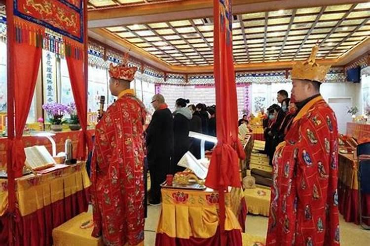 属蛇人2025年犯太岁的化解方法