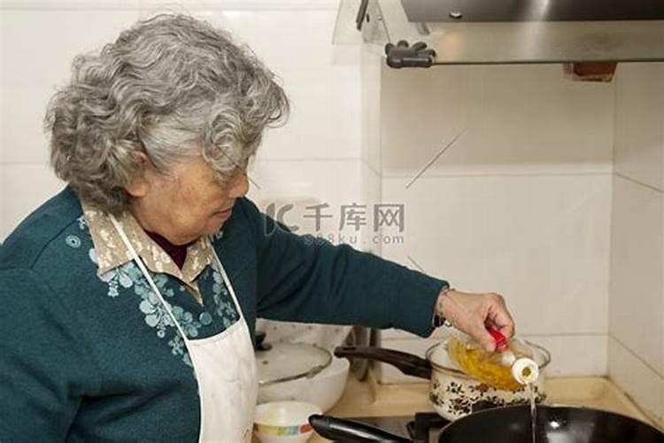 梦见给去世的老奶奶做饭的预兆