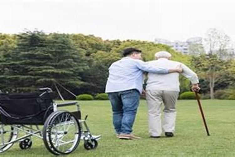 梦见和死去的爷爷在砌墙盖房子同时还有小姑娘来找我回来未来是喜欢我...