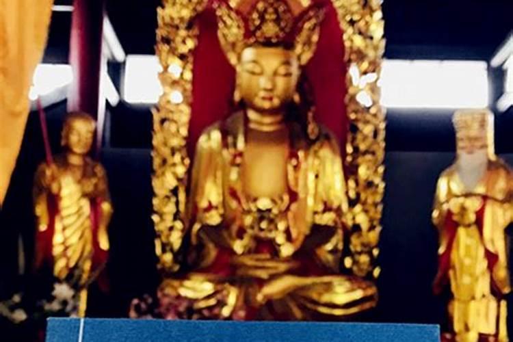 梦见堰塘里佷多水自己从那里过去了？