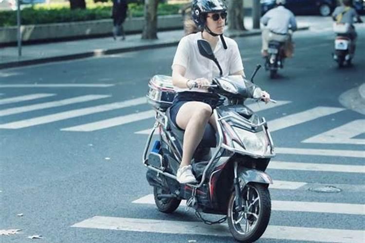 梦见骑电动车