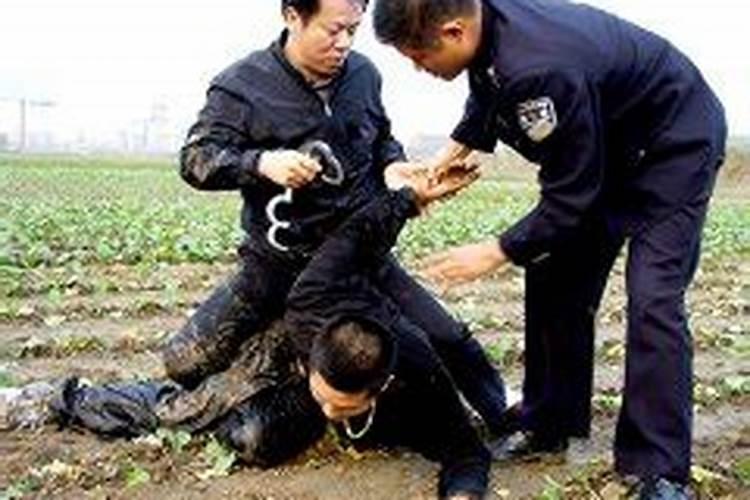 梦见前夫拿刀要杀我是什么意思