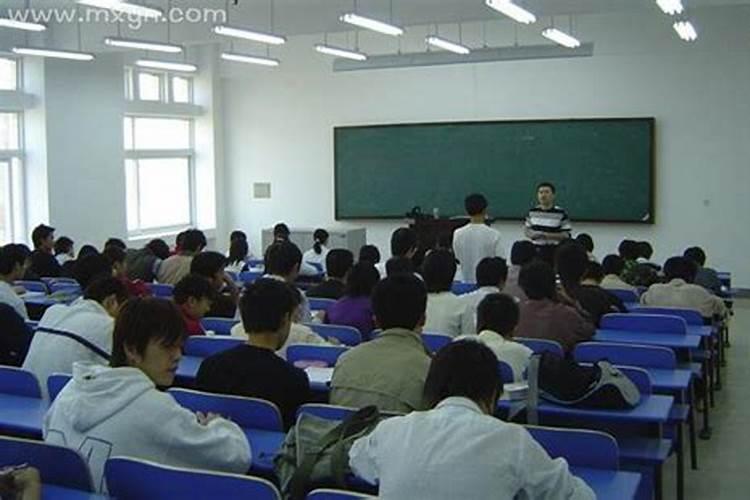 梦见上学意味着什么(梦到在学校上学是什么意思)