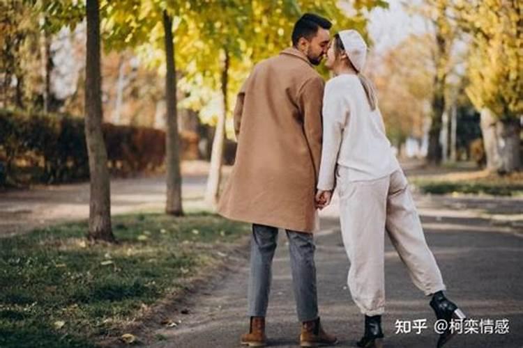 解梦看见自己老公和别的两个女人正在赤裸进行性行为