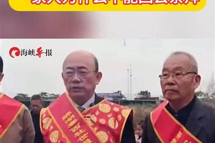 梦见自己和家人无意中闯入别人送葬的队伍并披麻戴孝？
