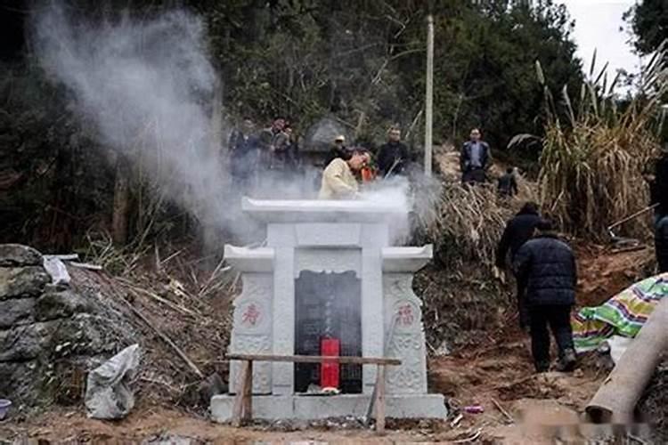梦见死去的亲人吃饭预示着什么