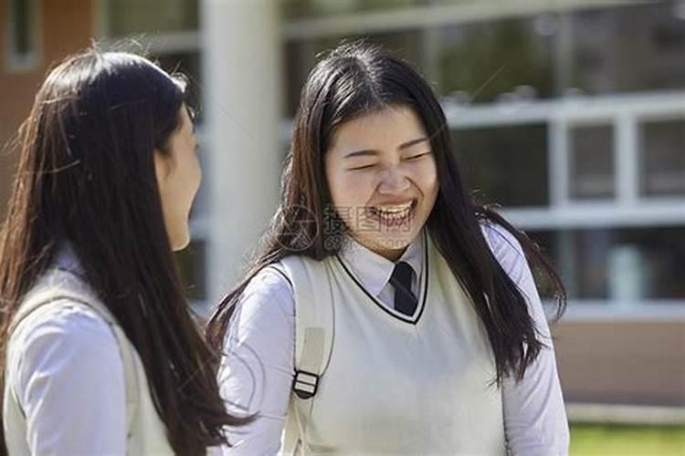 梦见美女找自己聊天的预兆