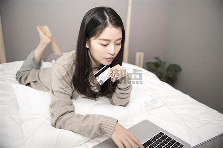 单身梦见自己生了个女儿是什么意思