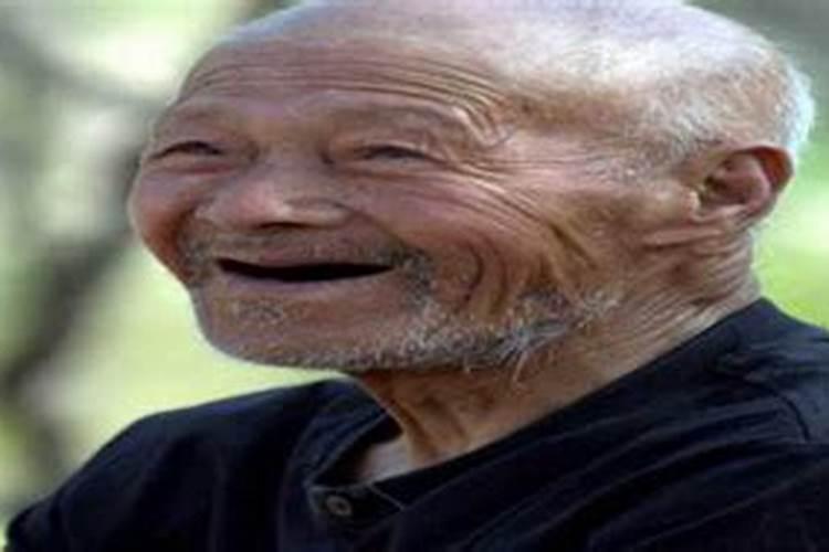 梦见老人是什么意思？做梦梦见老人好不好