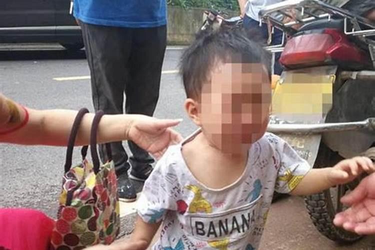 梦见自己抱着一个男婴尿了(梦见抱着一个男婴儿撒尿在自己身上)