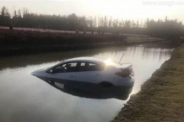 梦见死去的父亲向自己要钱