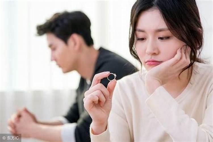 离婚好多年了而且都重新成家了为什么晚上睡觉还会梦到前夫啊？