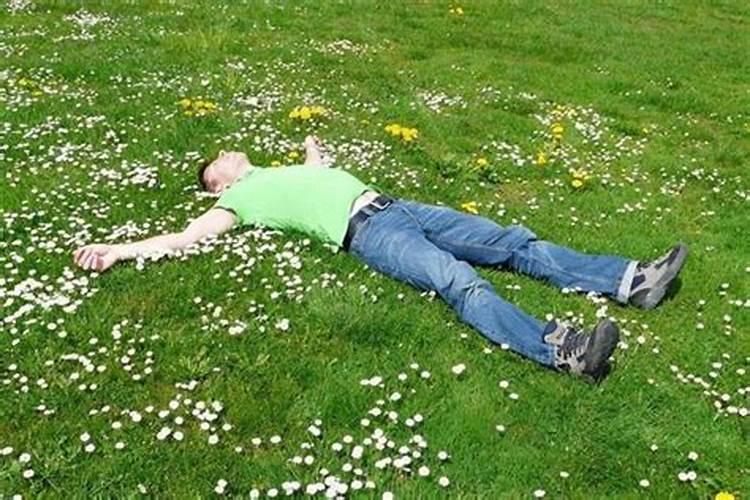 梦见活着的亲人去世了办丧事是啥意思