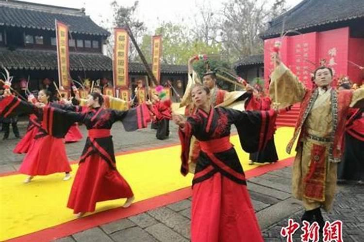 上坟烧纸,孙媳妇能去吗