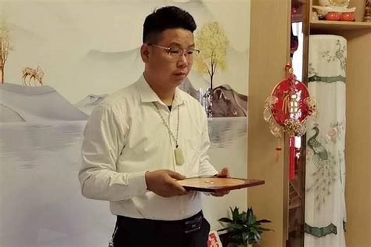 梦见很多人进出隔壁房间的预兆
