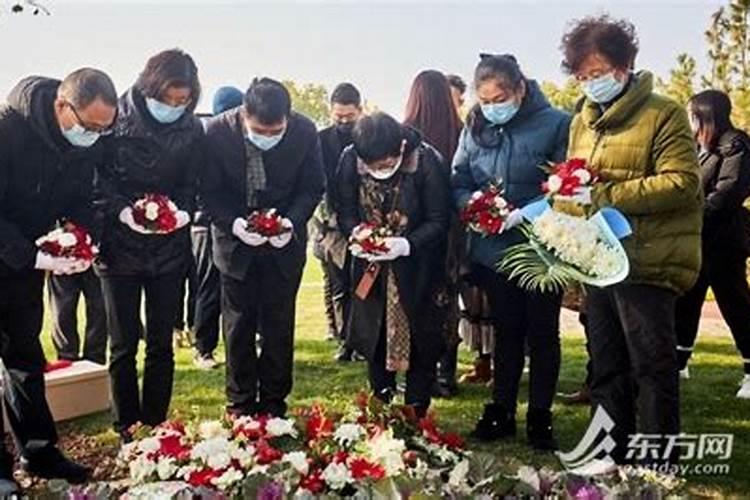 梦见死去的母亲说没钱用的预兆
