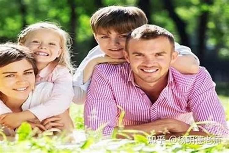 知道以后事情的人物叫什么老师？