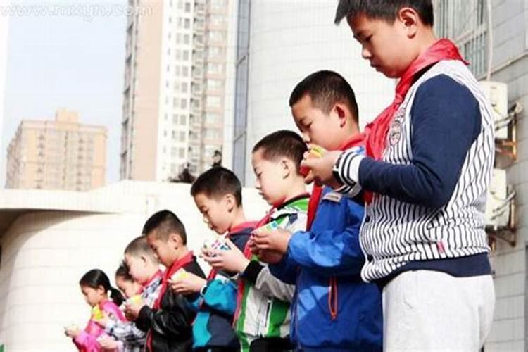 梦见回到小学是什么意思？