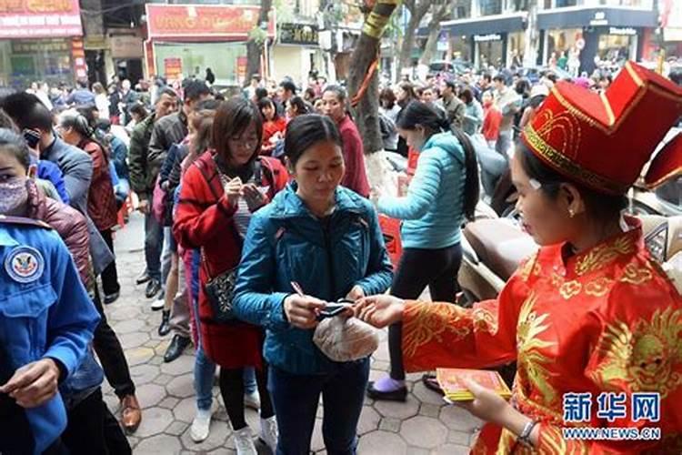 2001年他花3400元买下一头粉色水牛,结果20年后出价28万都不肯卖百度...