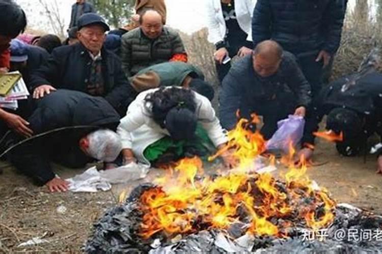 腊月三十这天,农村人上坟忌讳出现“哑炮”有什么讲究吗？