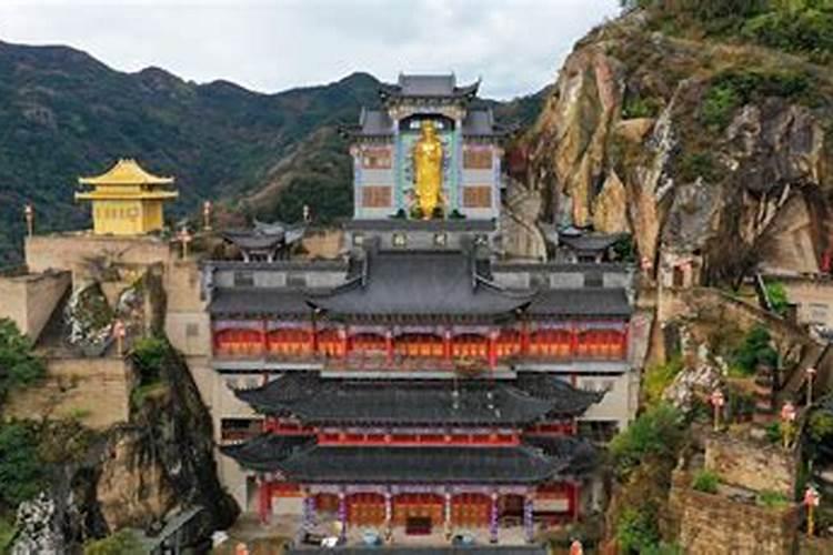 男子自称神算“小先生”骗走一户人家近百万是怎么回事？