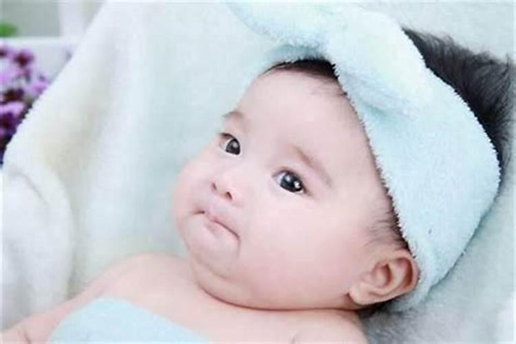 小人为什么表面上对你好,背地里干着害你的事呢？无法理解,既然背后都害...
