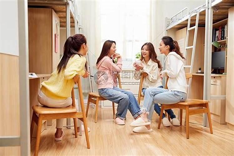 梦见大学同学重聚宿舍的预兆