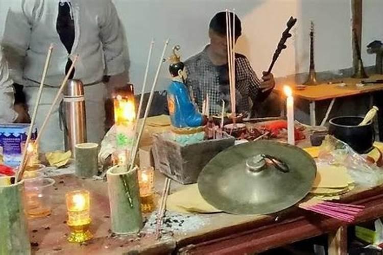 梦见卫生间顶上在漏水是什么意思