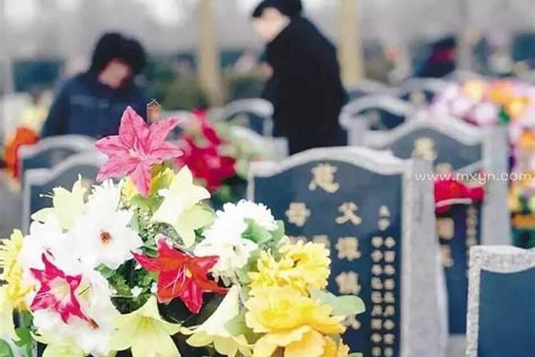 女人梦见自己穿红衣服