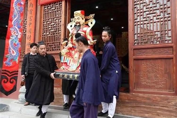 财神节要给财神上香吗