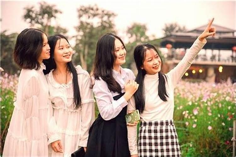...额头中等长度,本发色偏亚麻,脸黄偏冷调,适合什么颜色的头发呢...